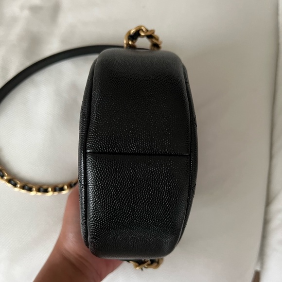 Chanel Clutch with chain - Picture 3 of 7